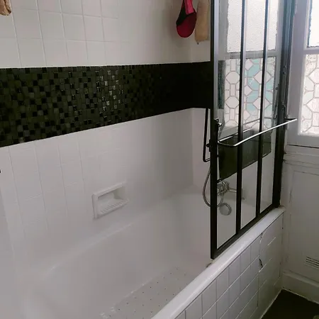 Spacieuse Vu Sur La Tour Séjour chez l'habitant