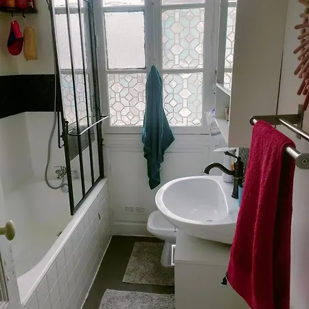 Spacieuse Vu Sur La Tour Séjour chez l'habitant *