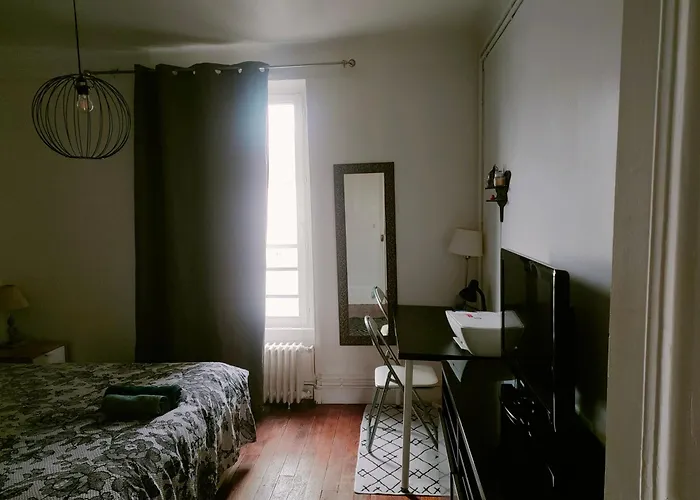 Spacieuse Vu Sur La Tour Séjour chez l'habitant *