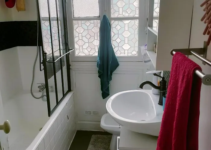 Spacieuse Vu Sur La Tour Séjour chez l'habitant *